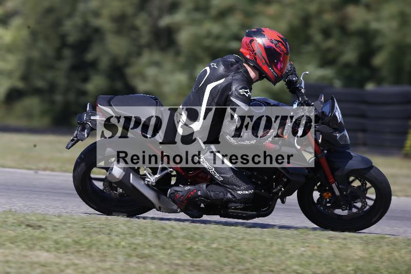 /Archiv-2025/49 26.08.2025 Cornu Master School ADR/gruen-vert/71